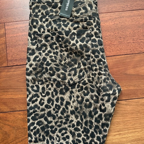 Leopard Print Express Jeans - Picture 4 of 9